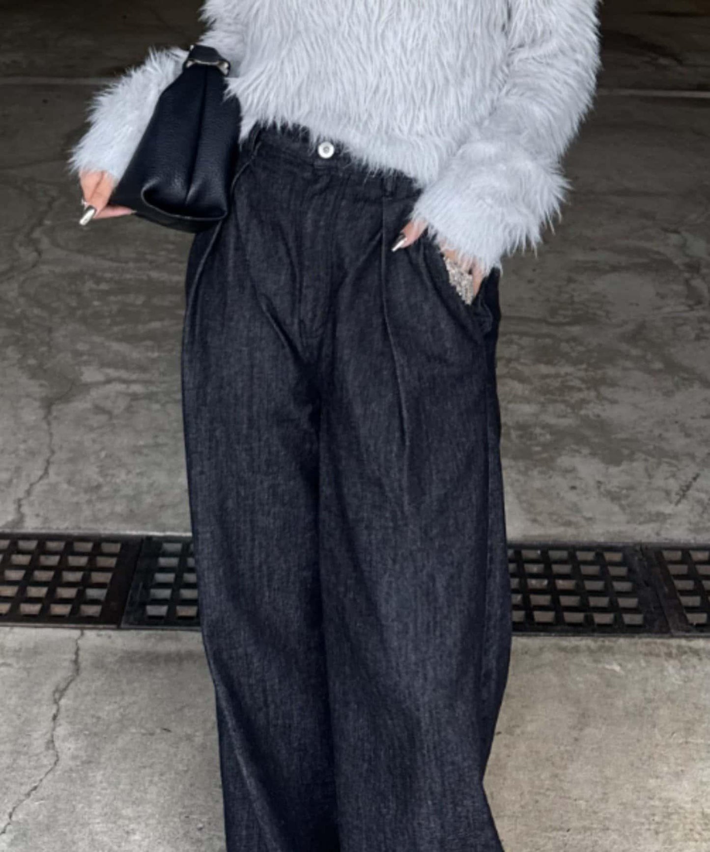 褶皺寬鬆牛仔褲