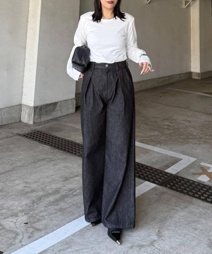 褶皺寬鬆牛仔褲