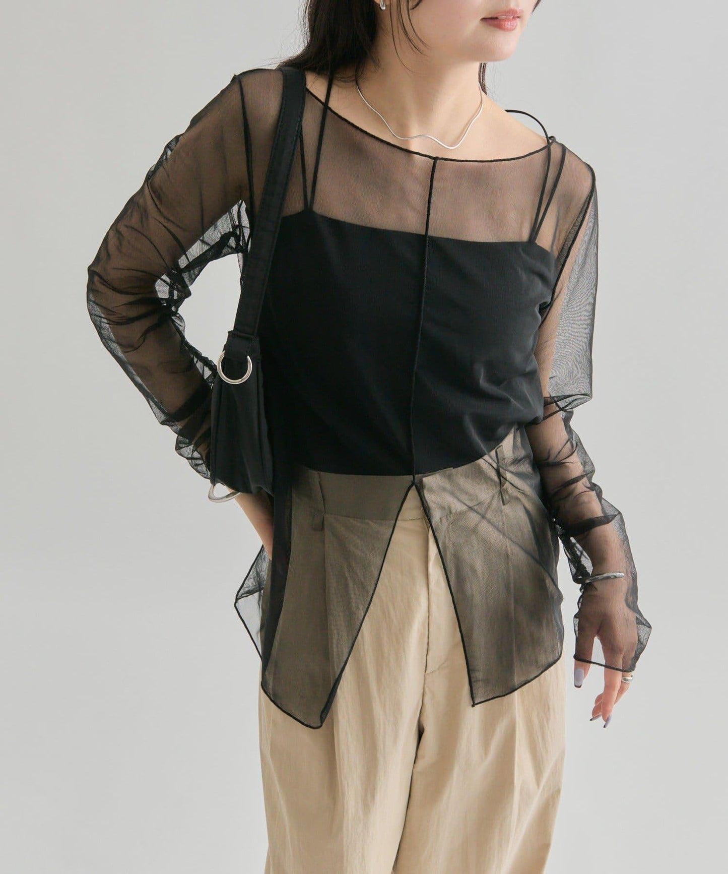 透視開衩網紗上衣