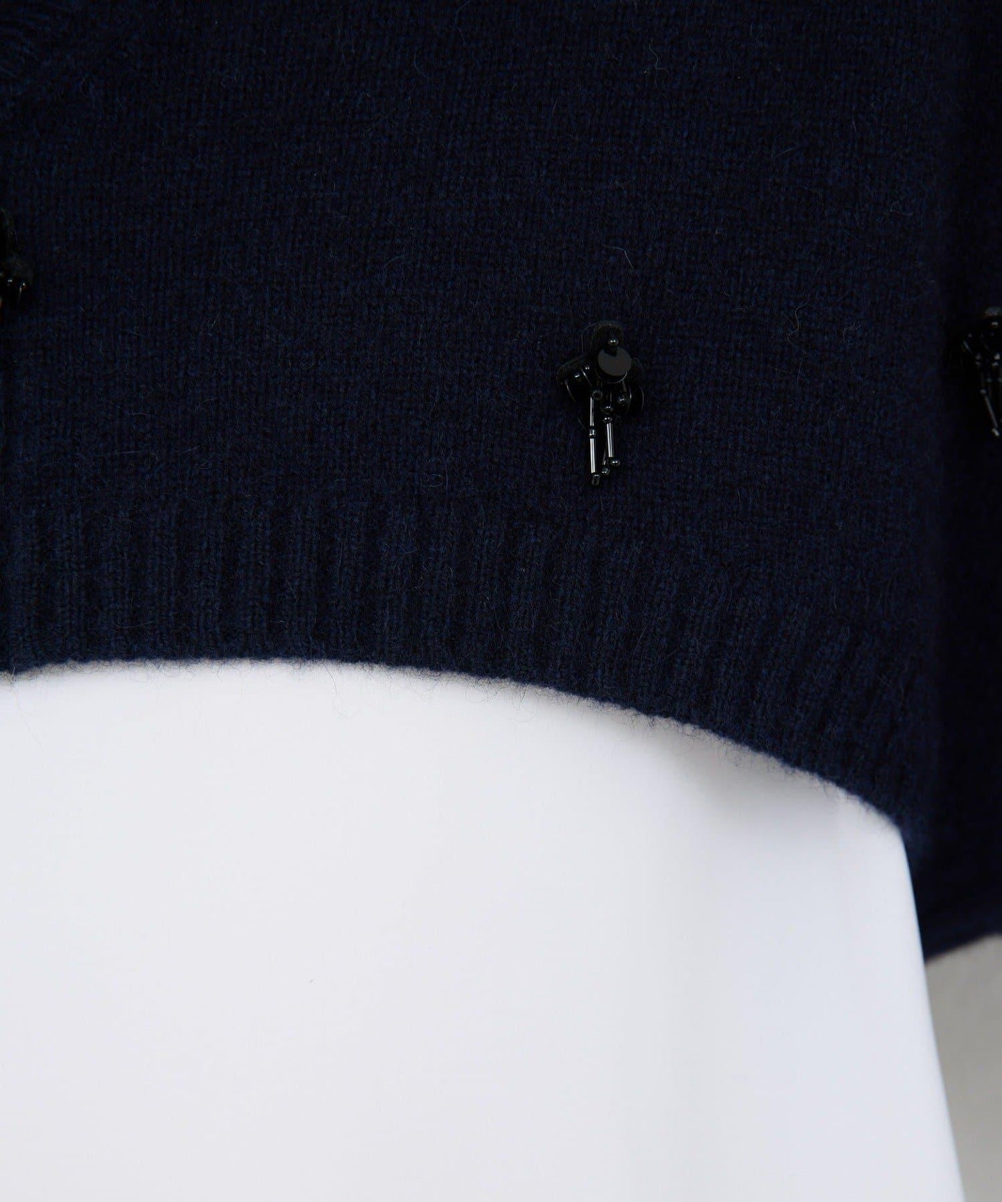 【25週年紀念款】寶石裝飾短款V領針織衫