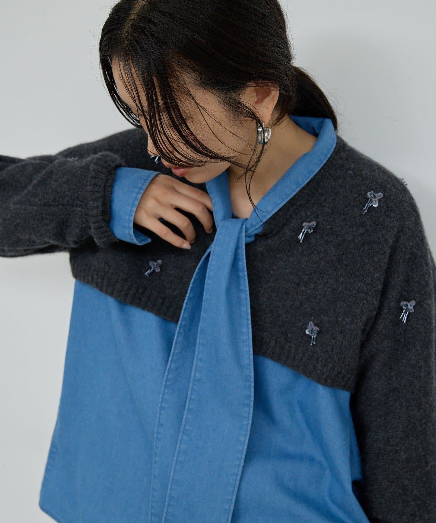 【25週年紀念款】寶石裝飾短款V領針織衫