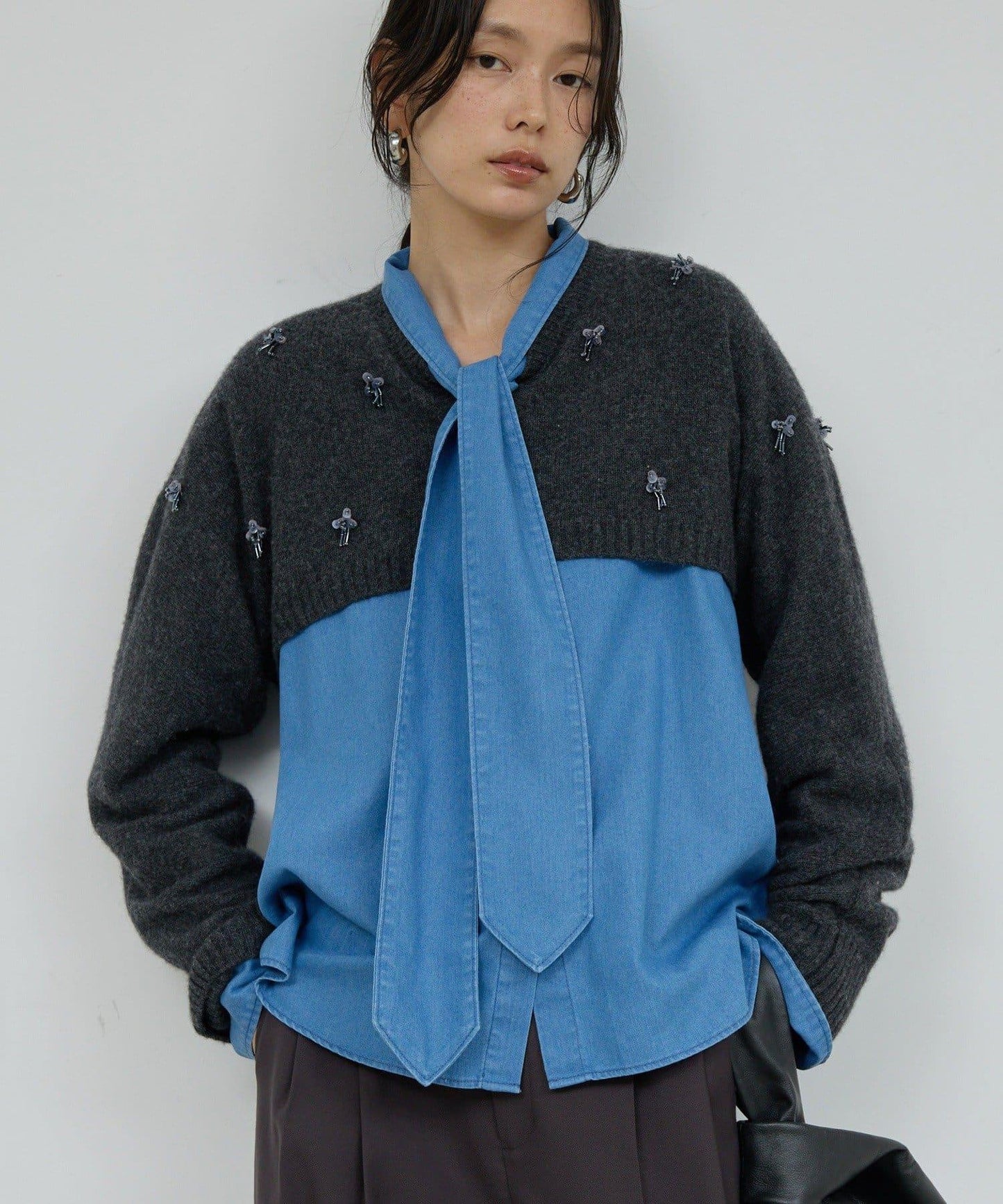 【25週年紀念款】寶石裝飾短款V領針織衫