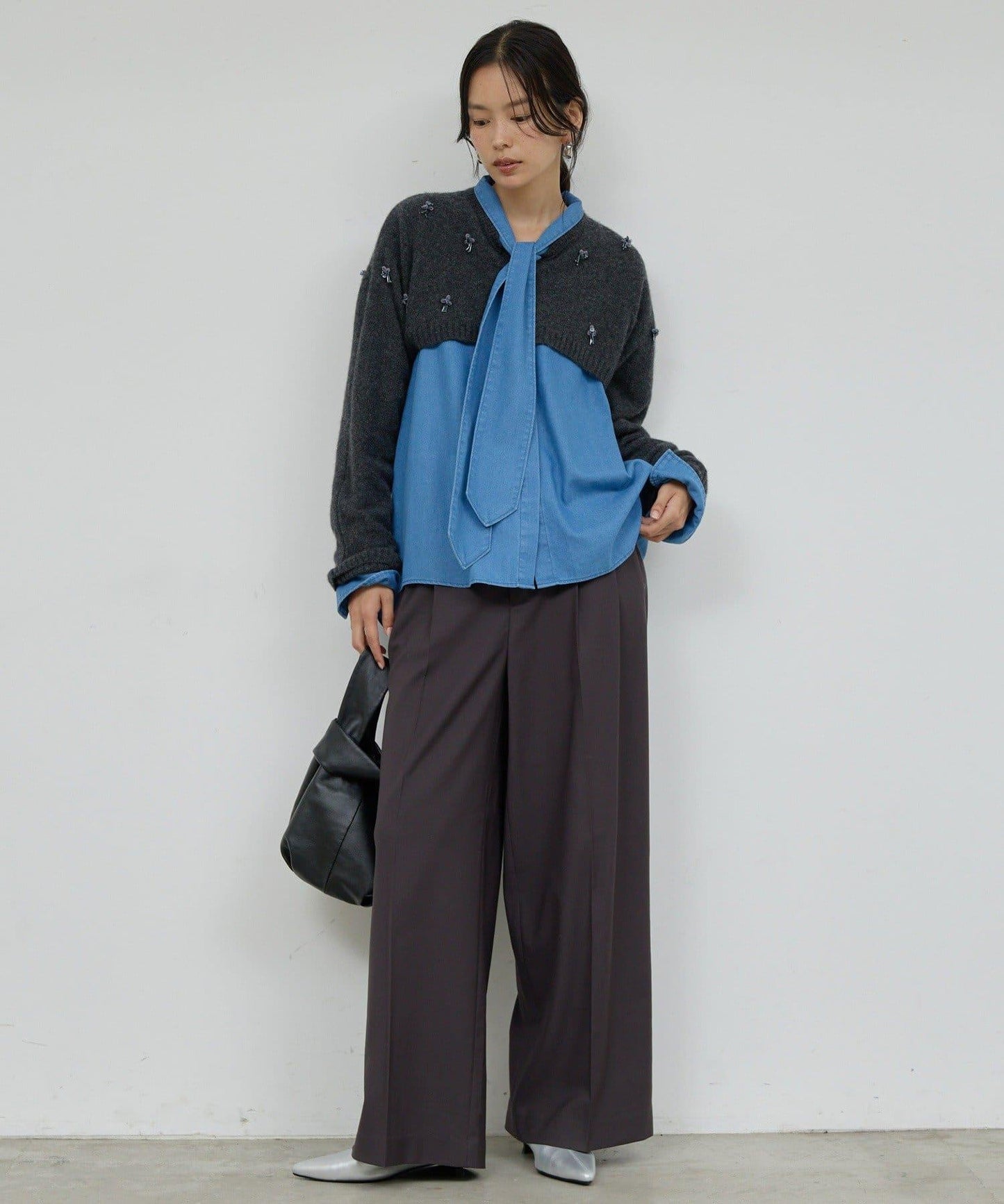 【25週年紀念款】寶石裝飾短款V領針織衫