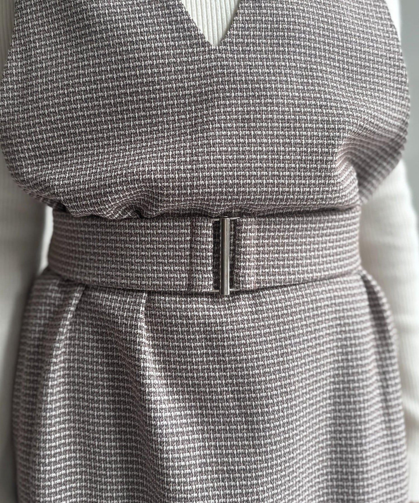 內搭套裝高腰帶連衣裙