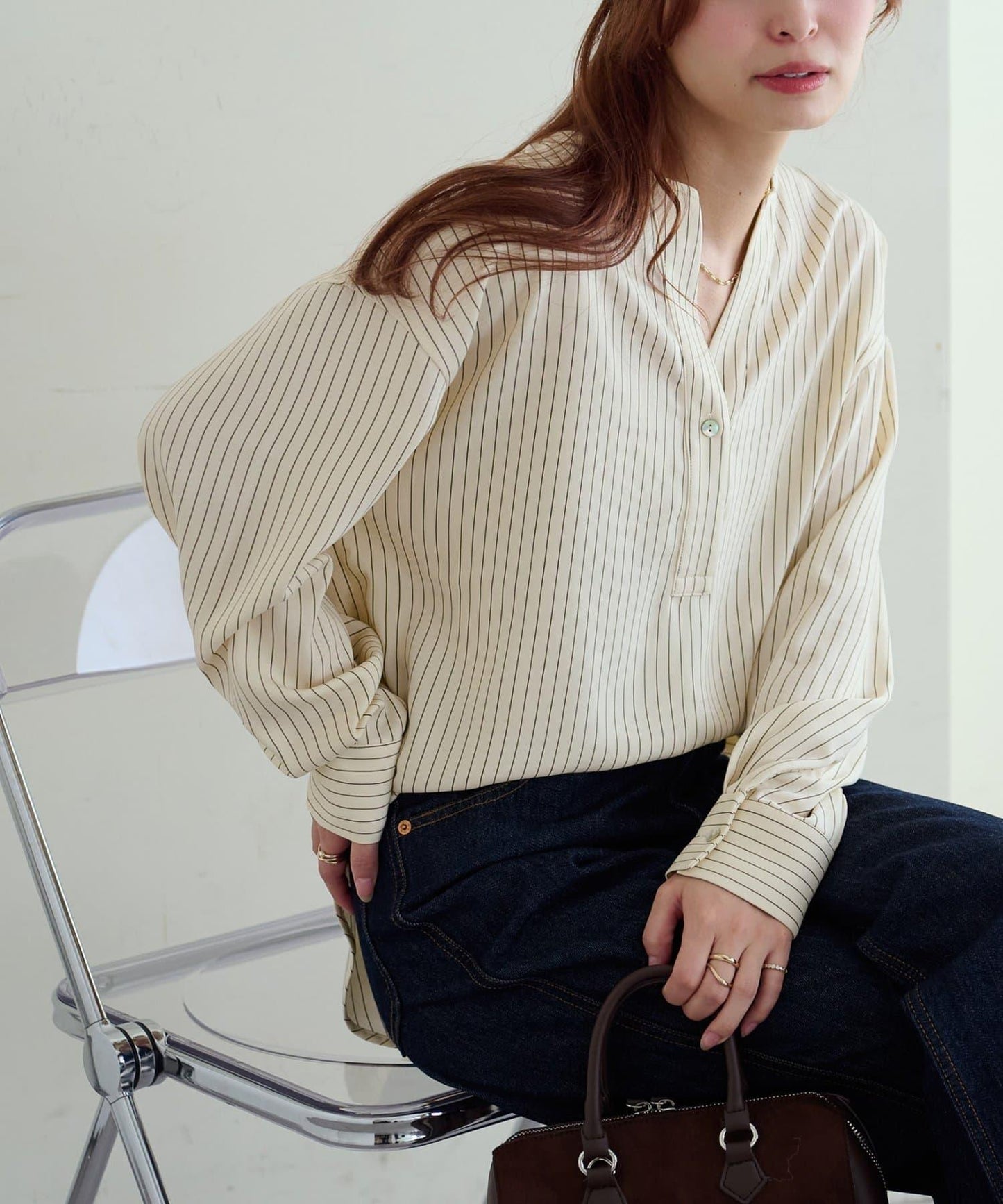 【Discoat】優雅紐扣裝飾V領襯衫