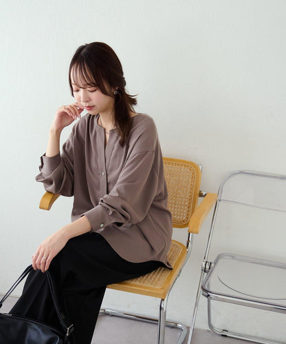 【Discoat】優雅紐扣裝飾V領襯衫