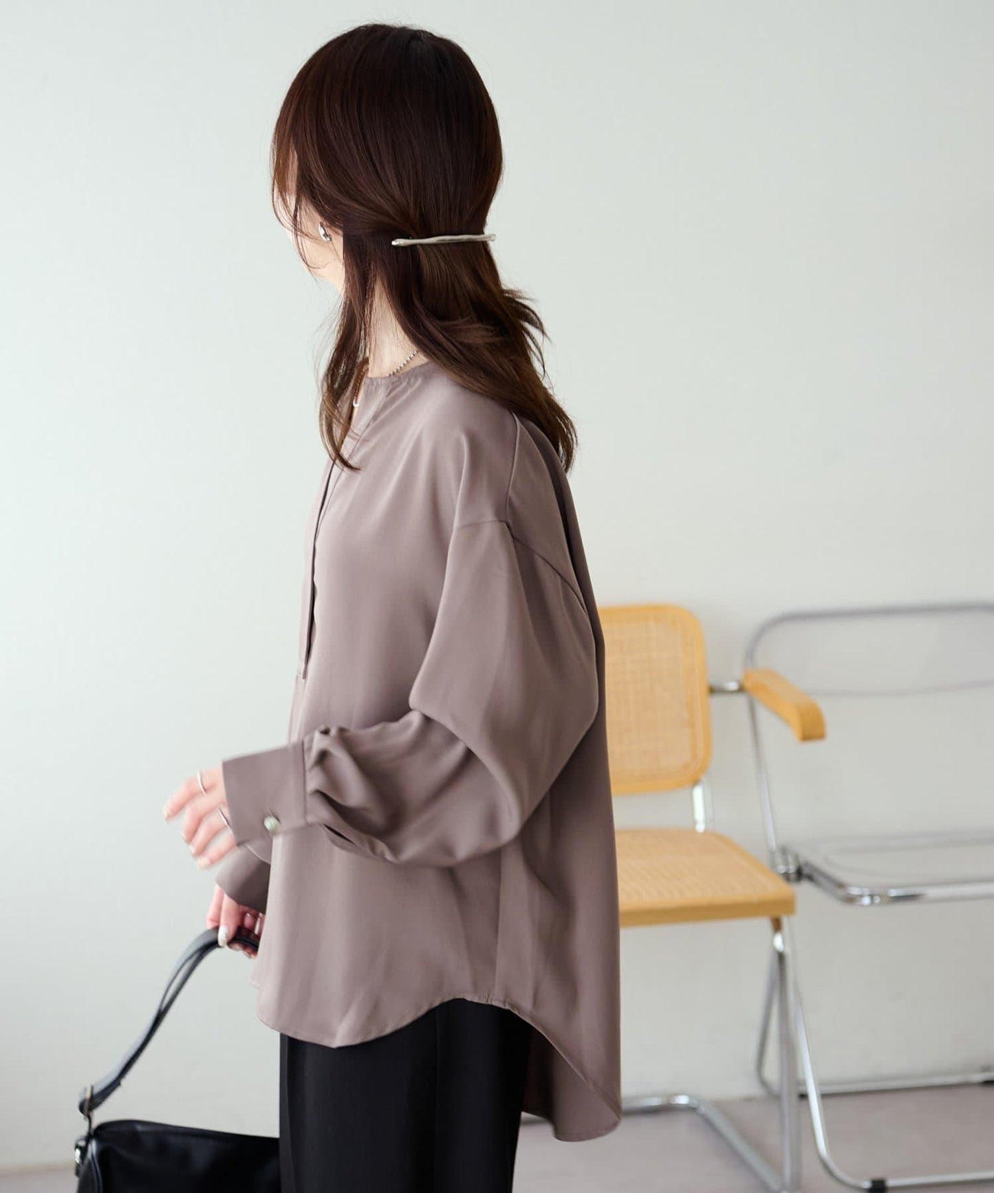 【Discoat】優雅紐扣裝飾V領襯衫