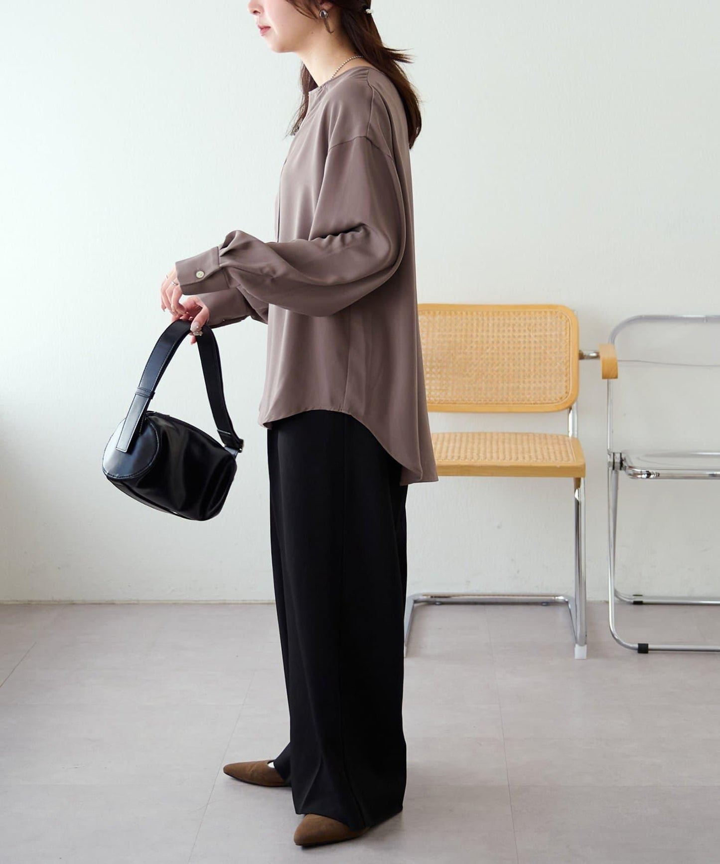 【Discoat】優雅紐扣裝飾V領襯衫