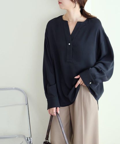 【Discoat】優雅紐扣裝飾V領襯衫