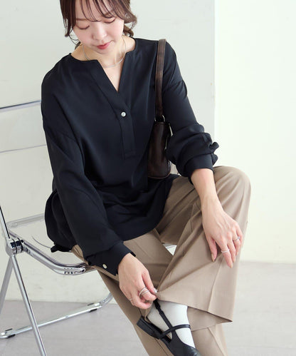 【Discoat】優雅紐扣裝飾V領襯衫