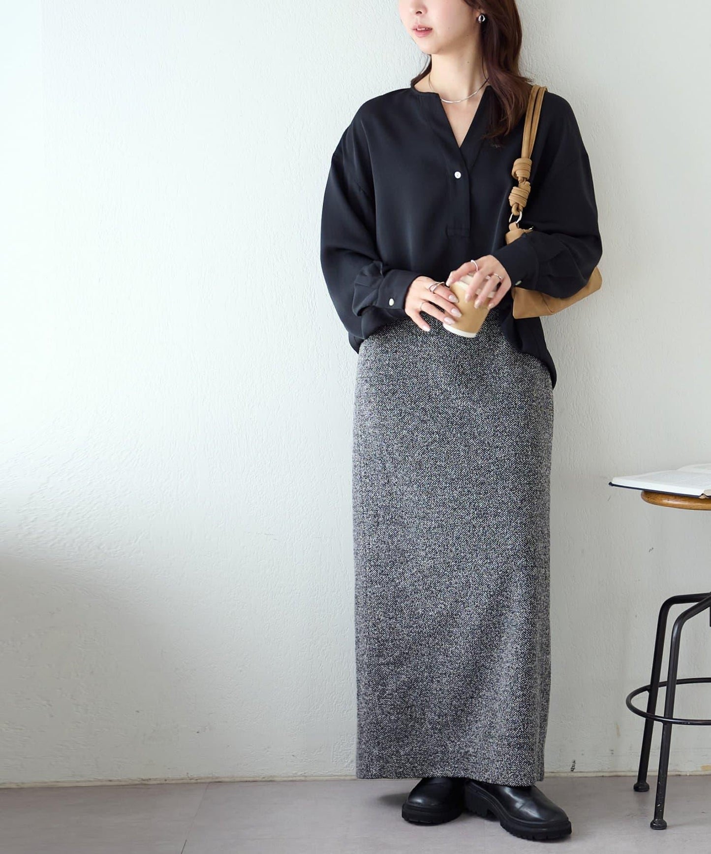 【Discoat】優雅紐扣裝飾V領襯衫