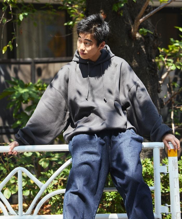 超寬鬆版型單點刺繡套頭連帽衛衣
