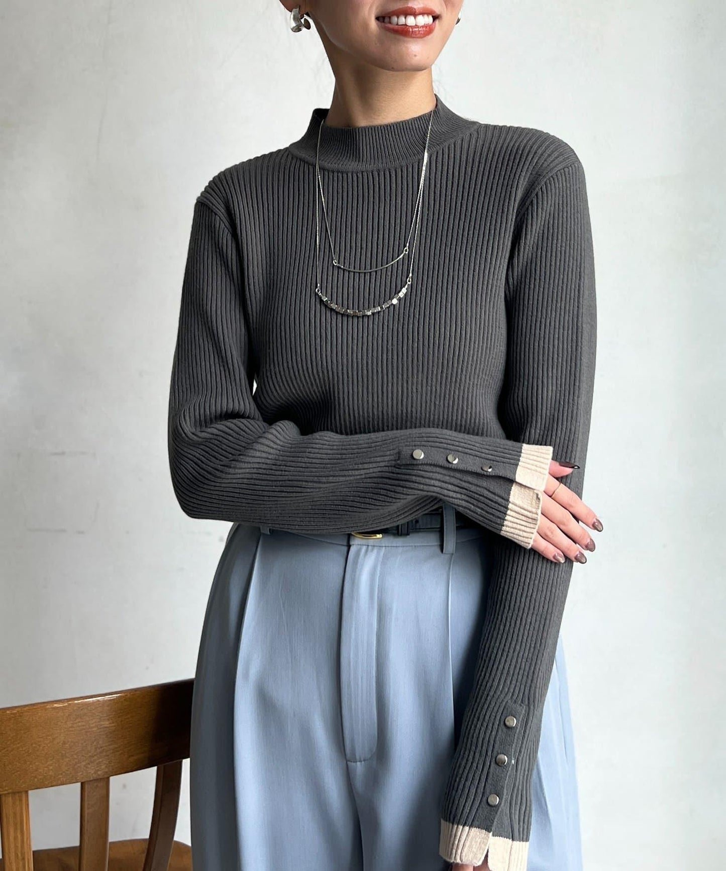 袖口紐扣高領套頭衫