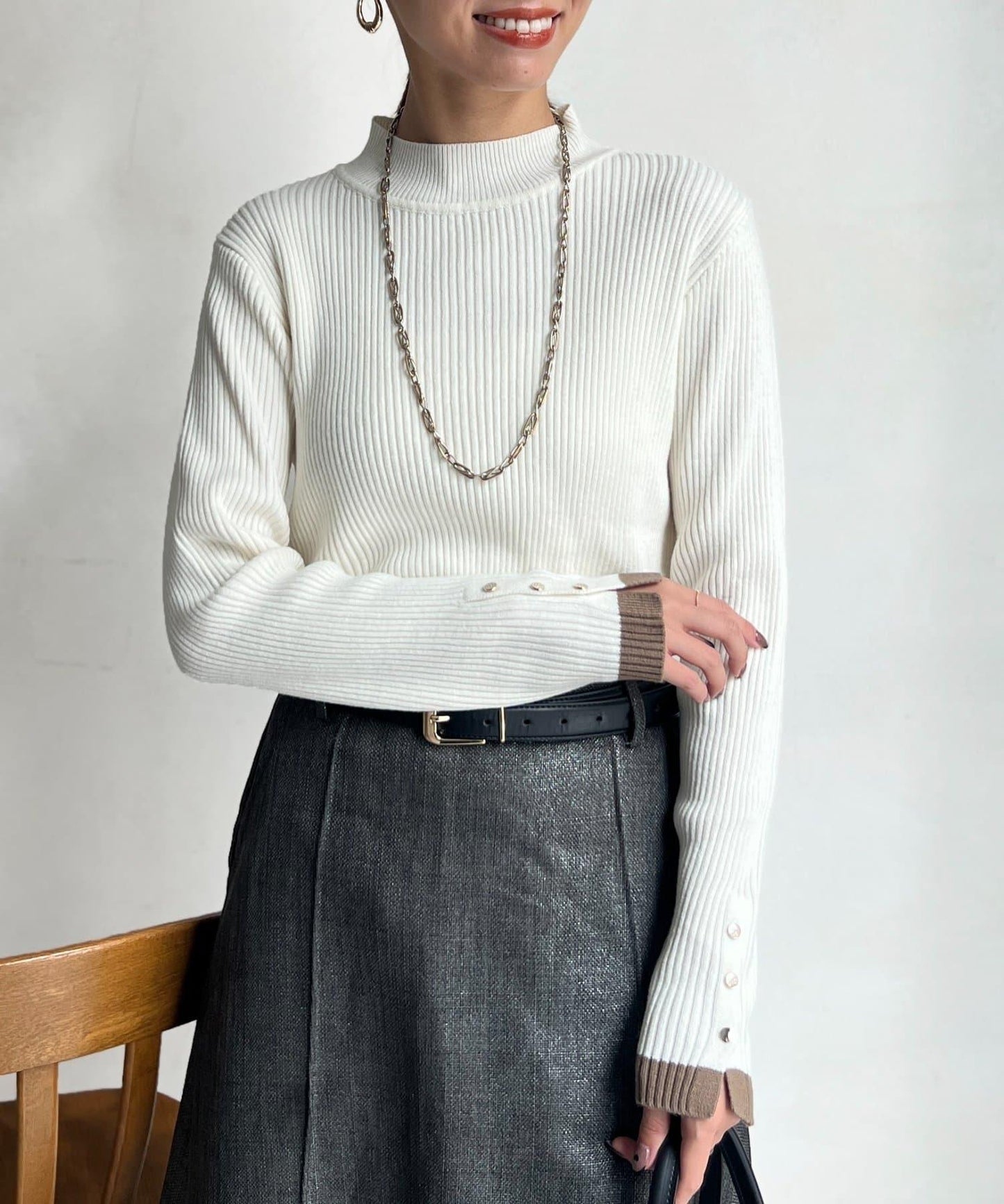 袖口紐扣高領套頭衫