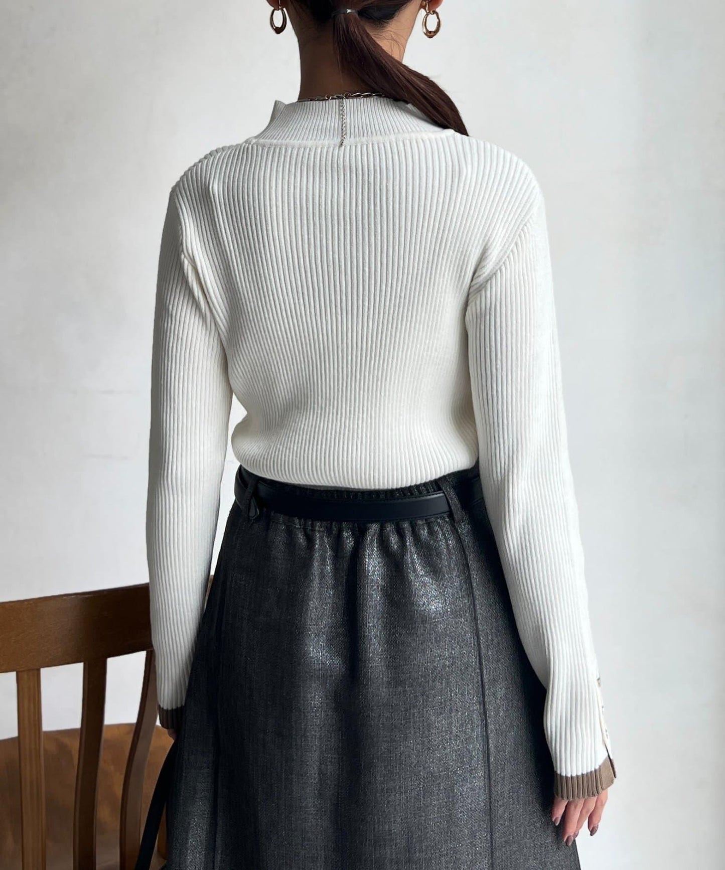 袖口紐扣高領套頭衫