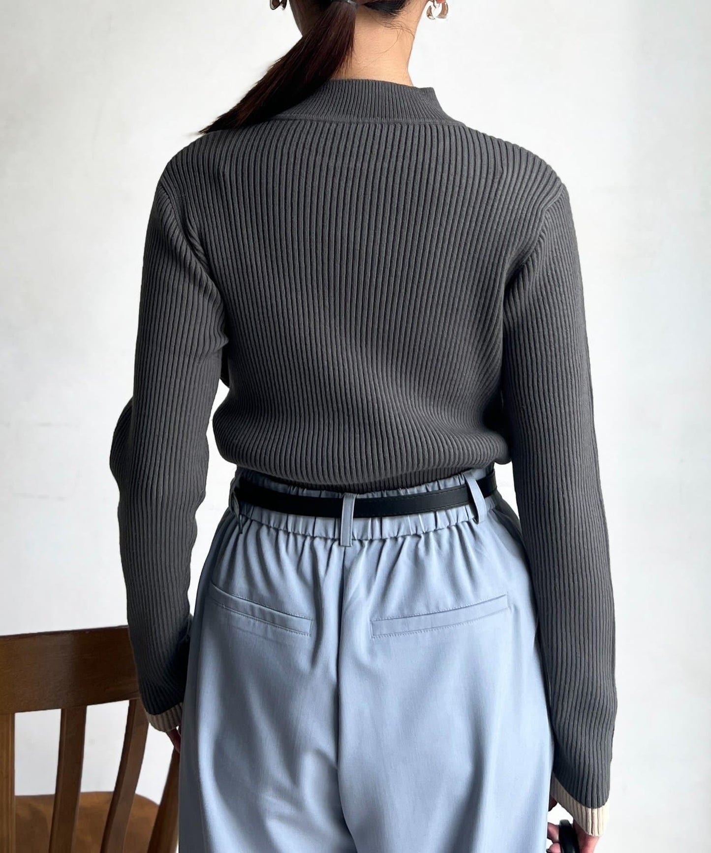 袖口紐扣高領套頭衫