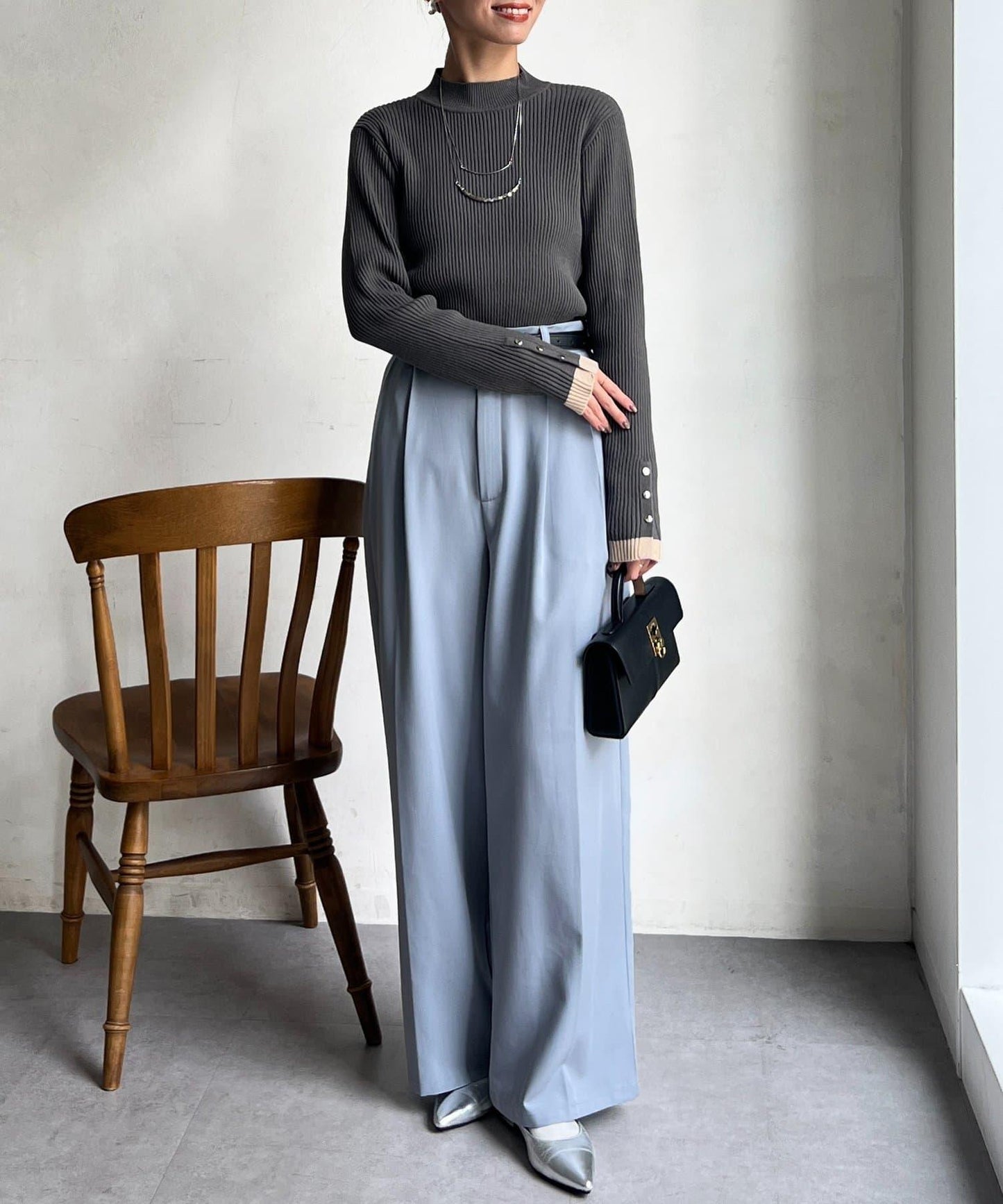 袖口紐扣高領套頭衫