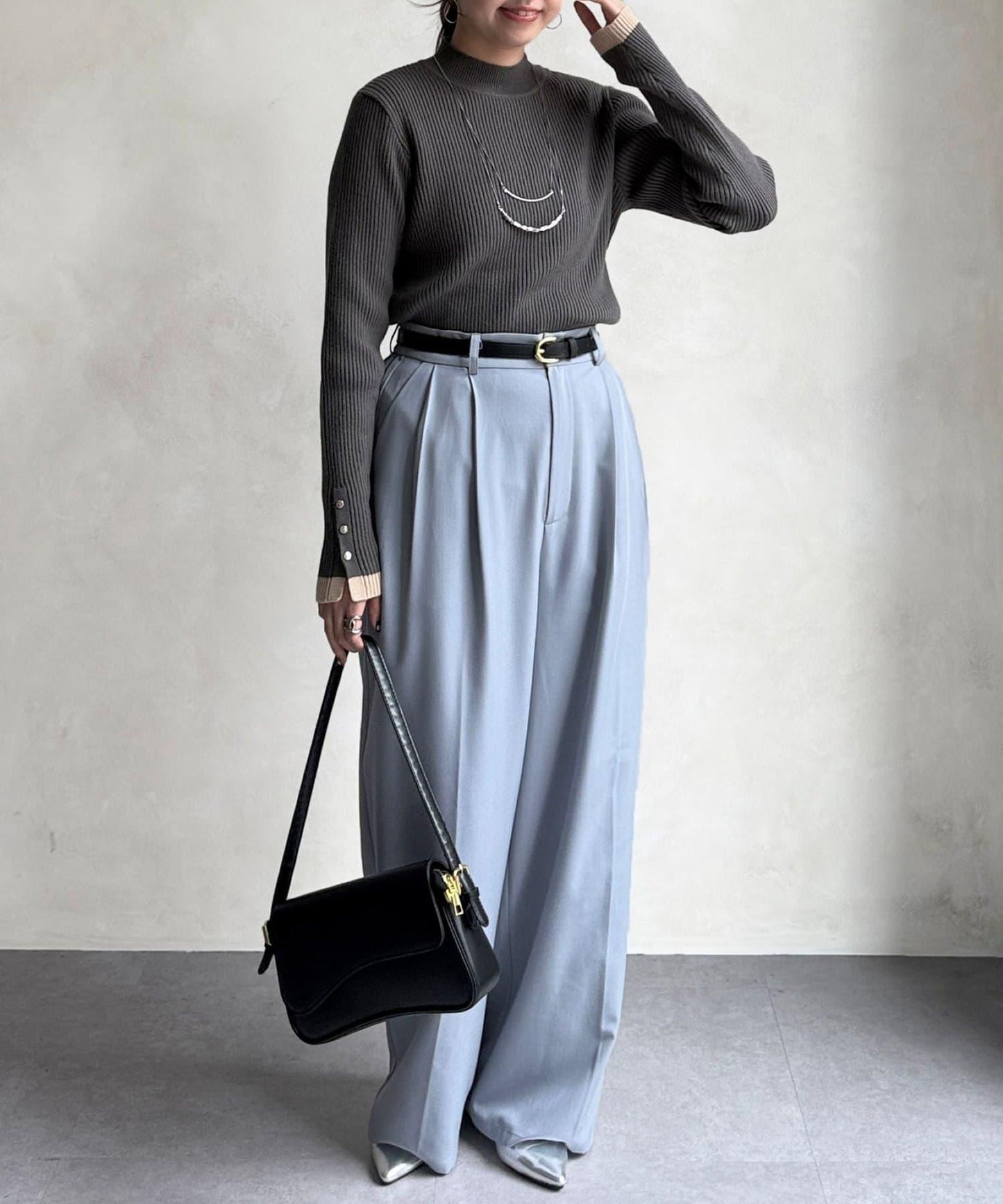 袖口紐扣高領套頭衫