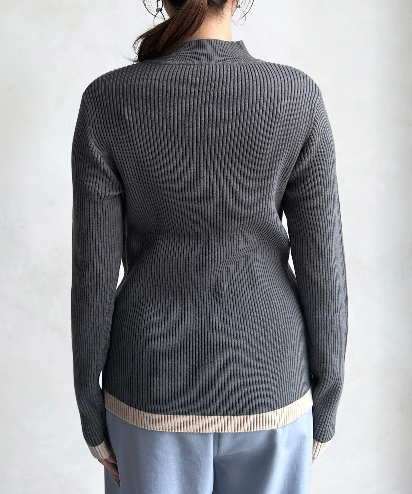 袖口紐扣高領套頭衫