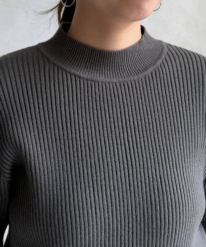 袖口紐扣高領套頭衫