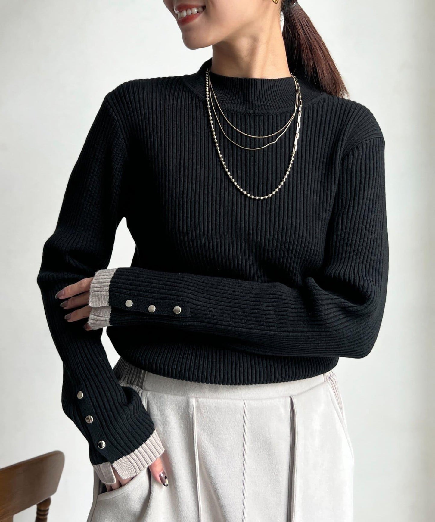 袖口紐扣高領套頭衫