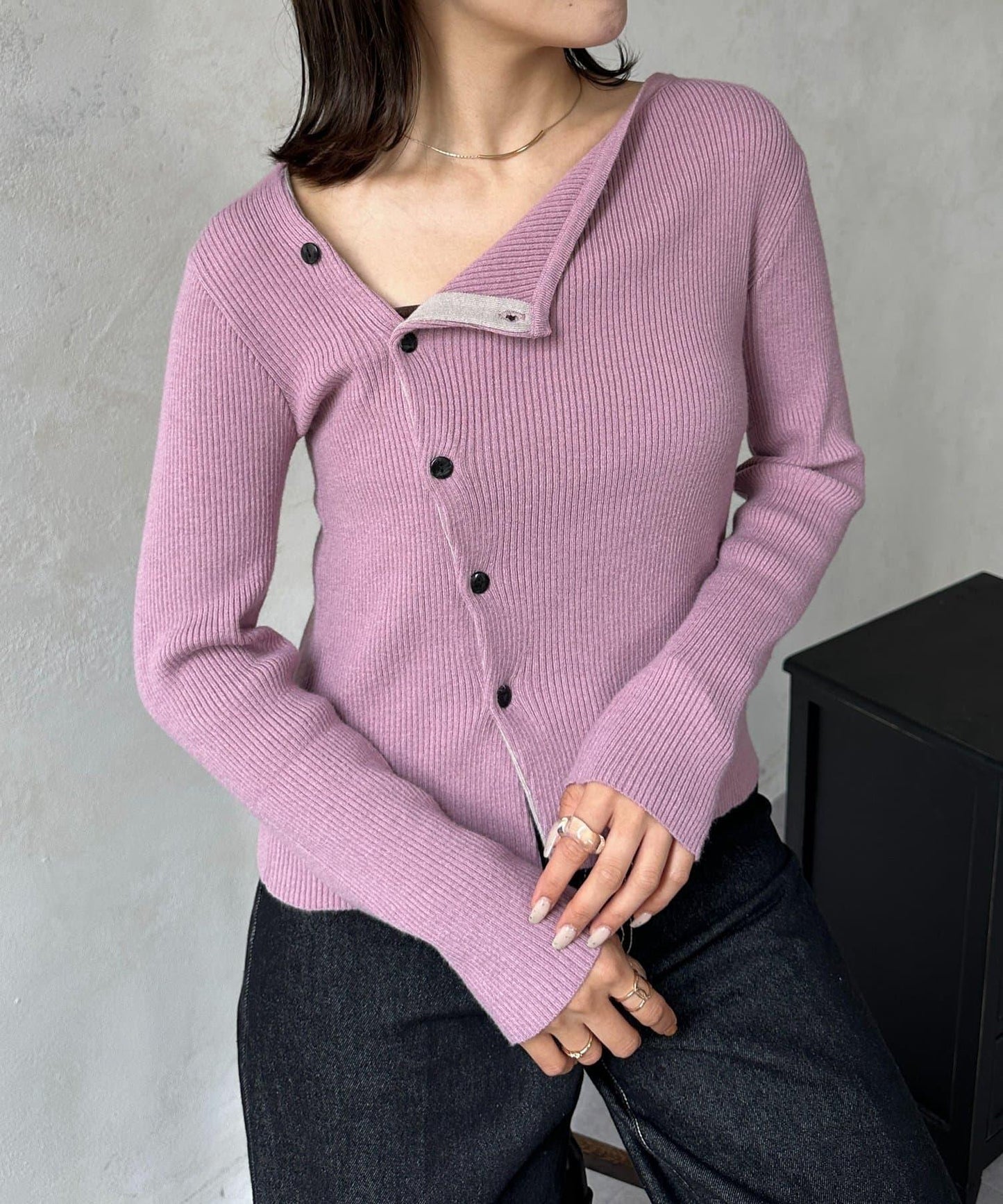 不對稱領口紐扣羅紋針織衫