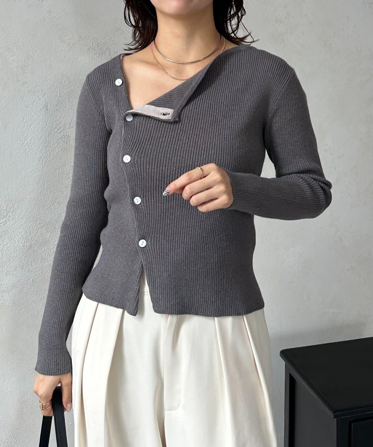 不對稱領口紐扣羅紋針織衫