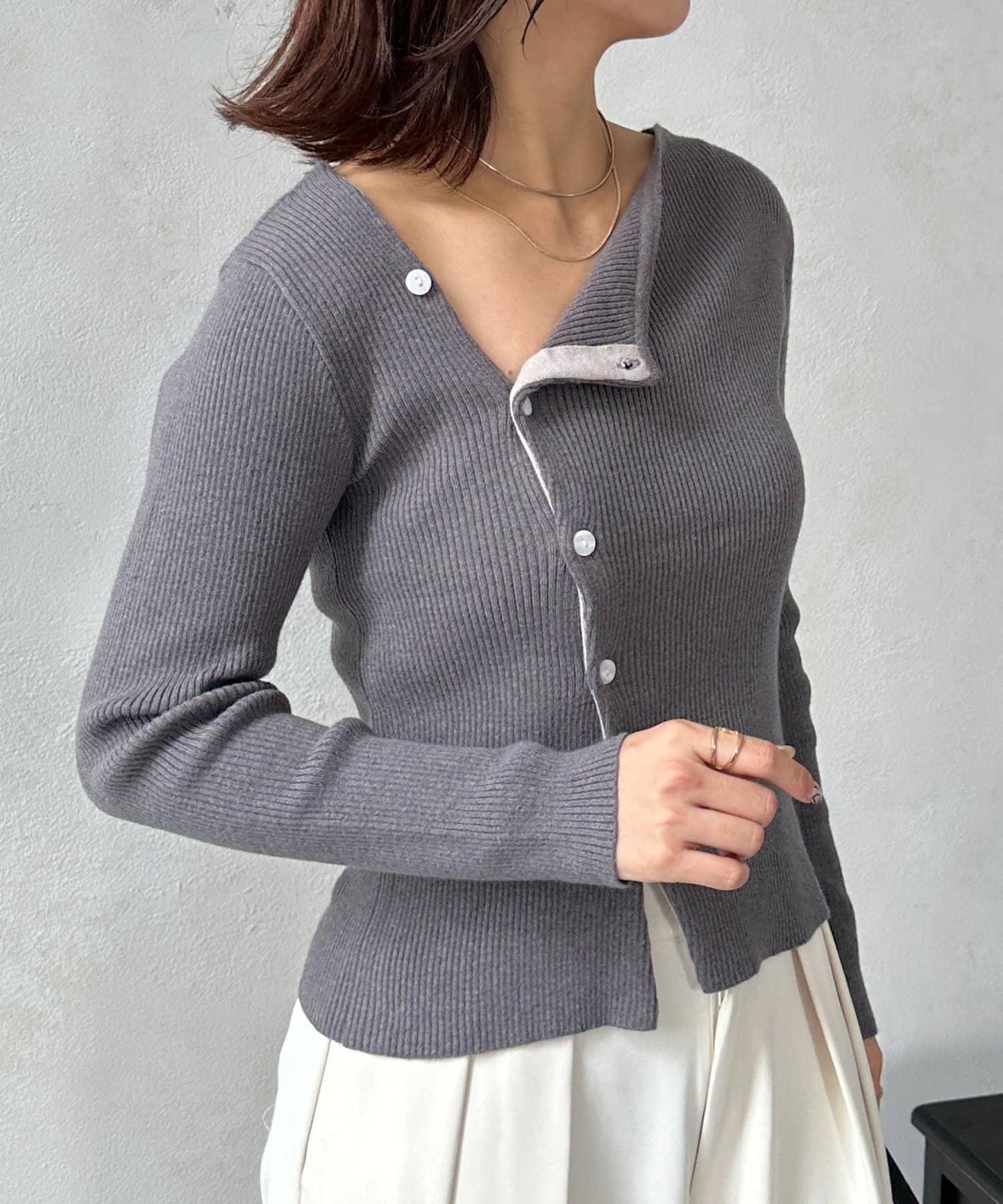 不對稱領口紐扣羅紋針織衫