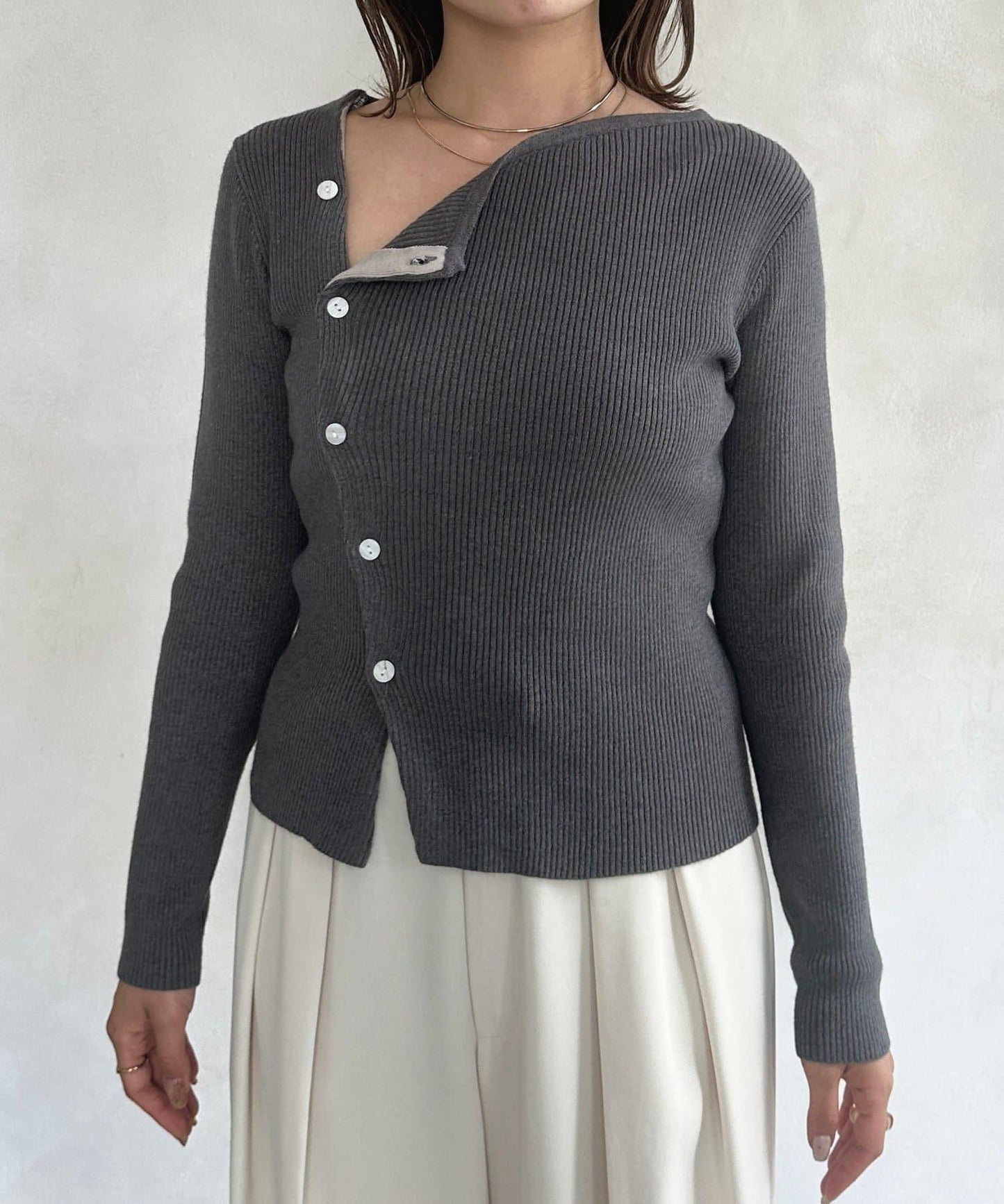 不對稱領口紐扣羅紋針織衫