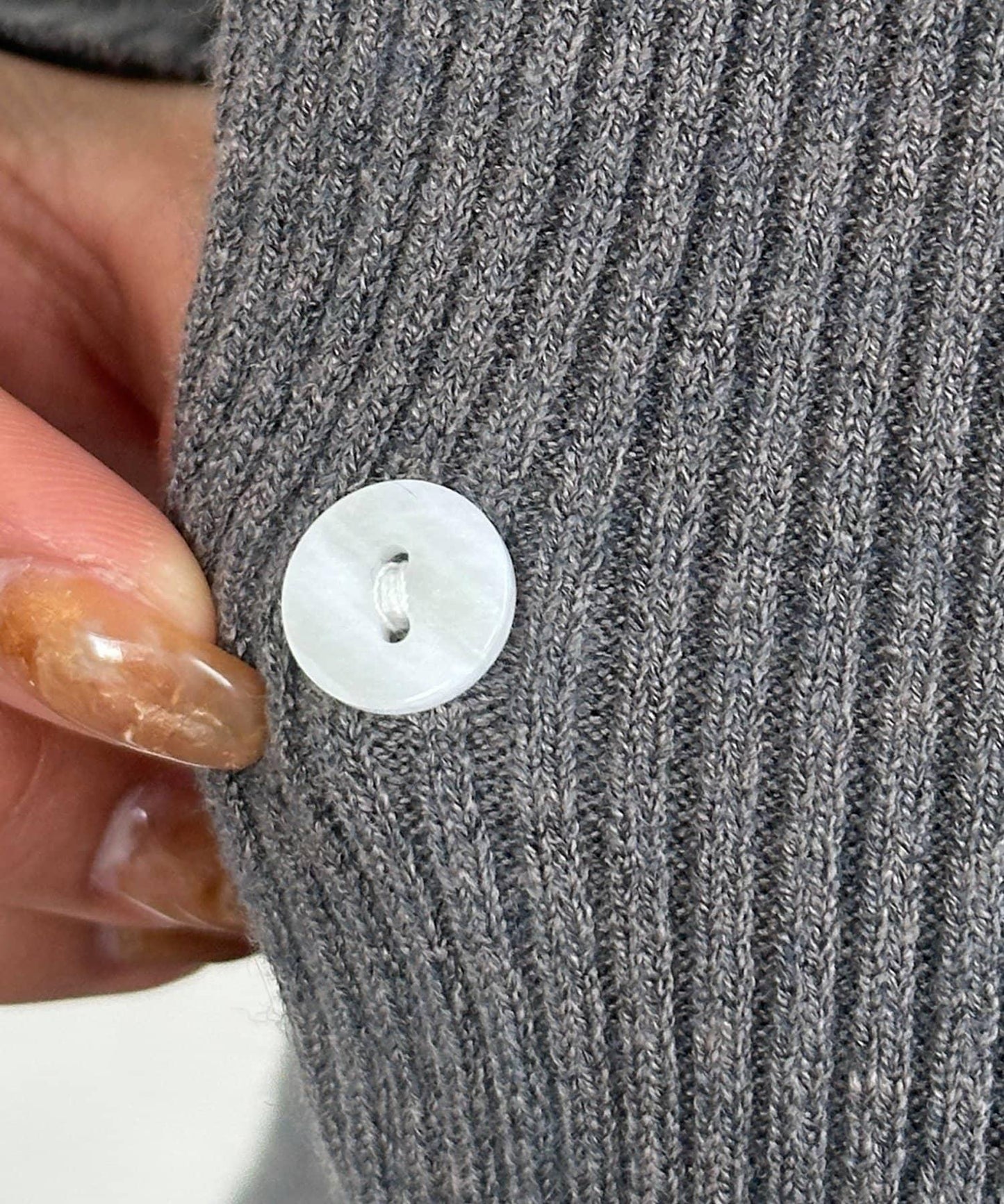 不對稱領口紐扣羅紋針織衫