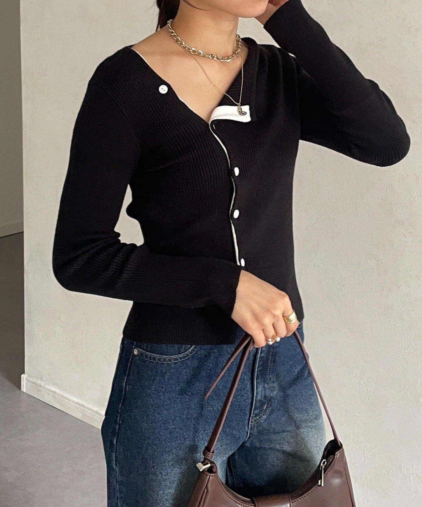 不對稱領口紐扣羅紋針織衫