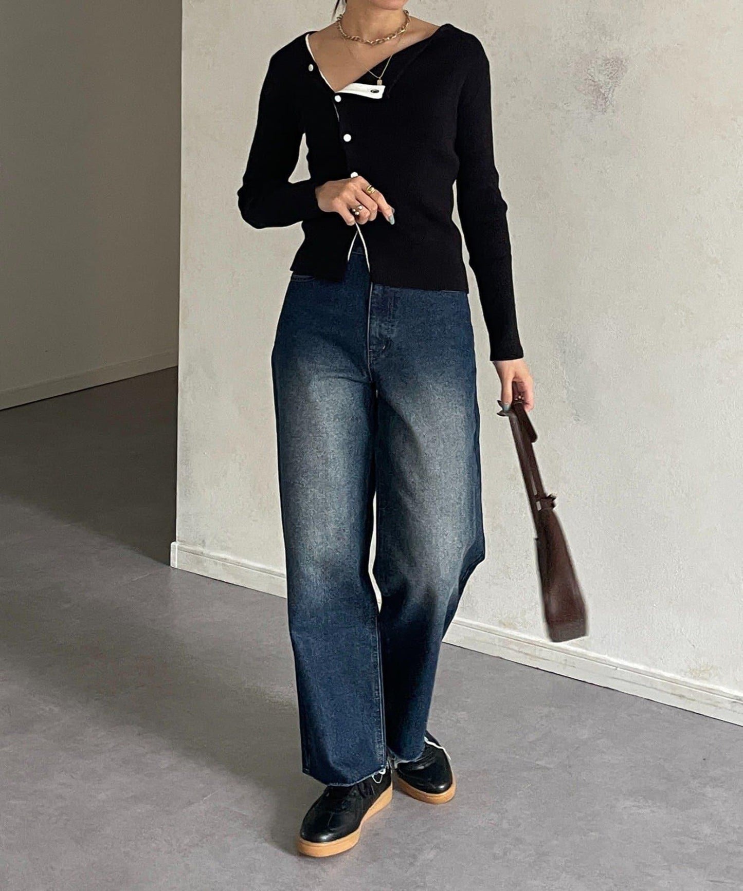 不對稱領口紐扣羅紋針織衫