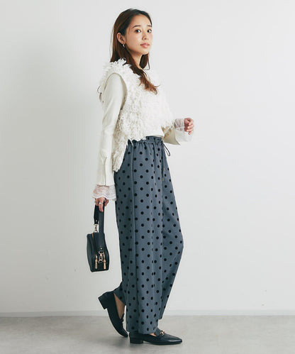 吸睛華麗搭配褶邊針織背心