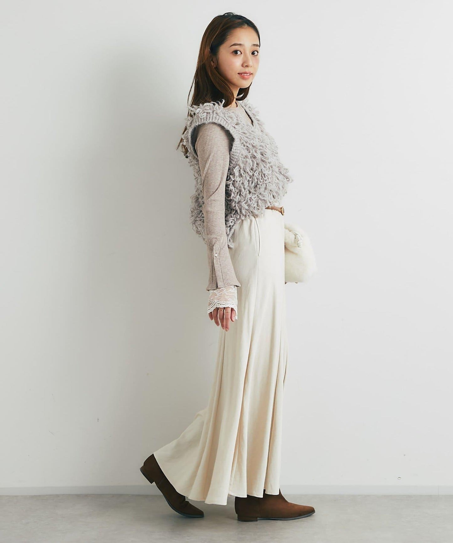 吸睛華麗搭配褶邊針織背心