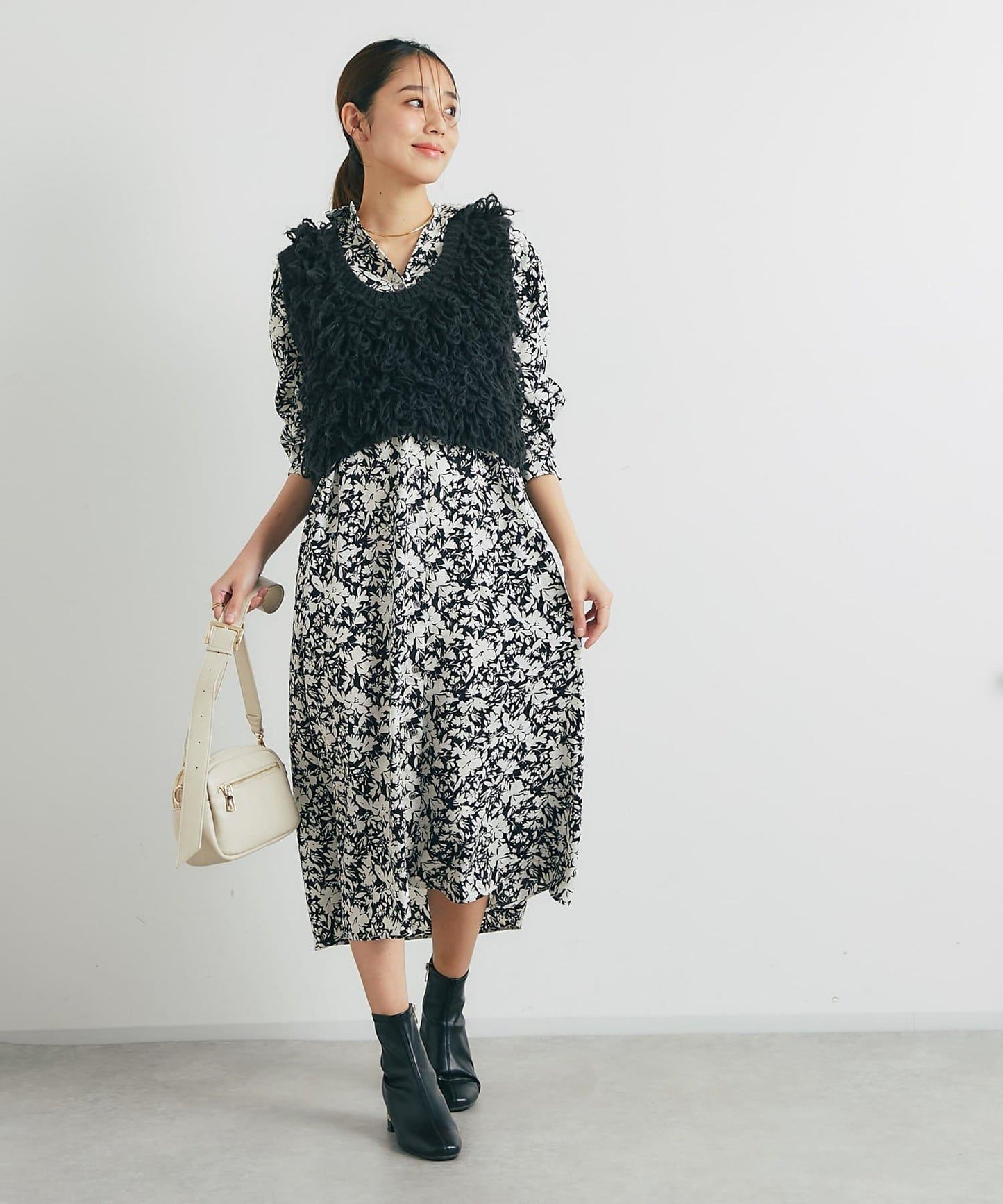 吸睛華麗搭配褶邊針織背心