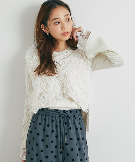 吸睛華麗搭配褶邊針織背心