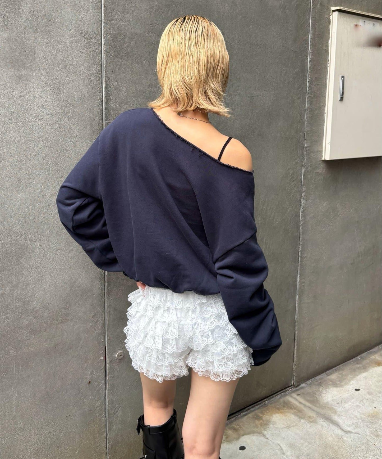 【AW】【EC限定】一字肩衛衣