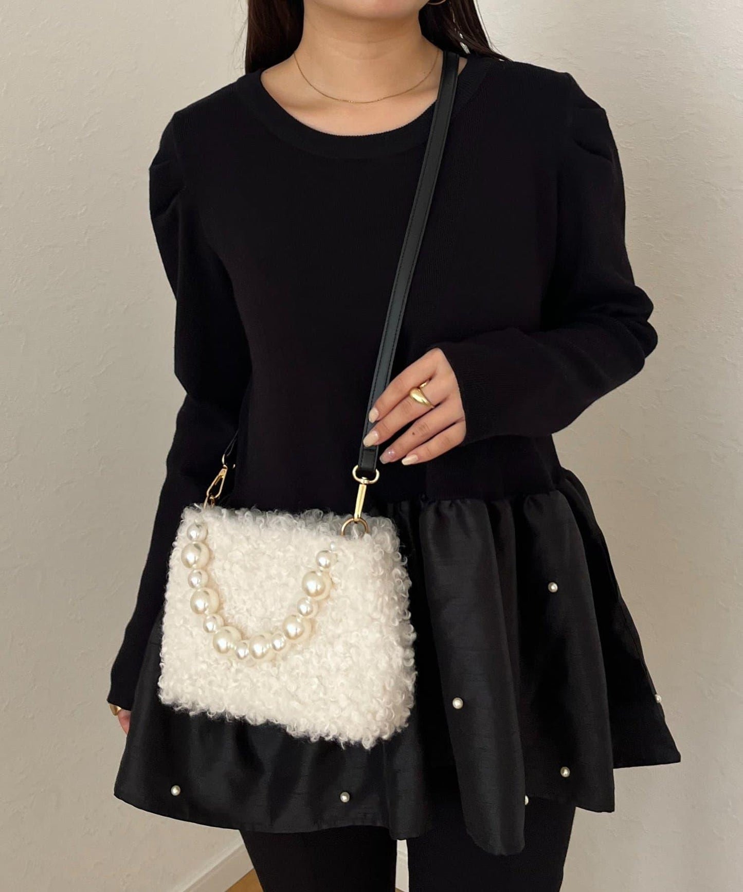 珍珠手柄捲毛絨單肩包