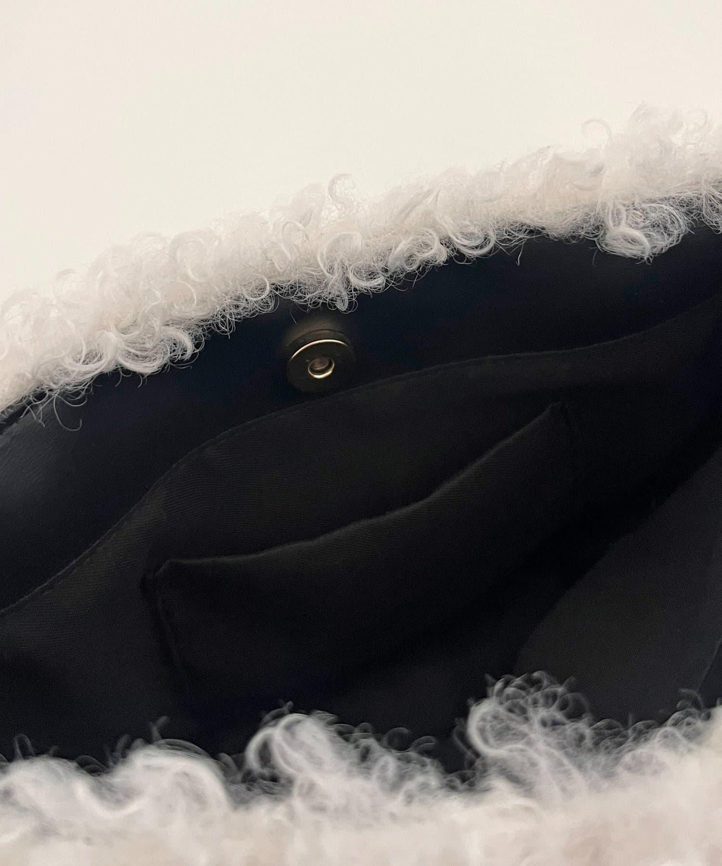 珍珠手柄捲毛絨單肩包