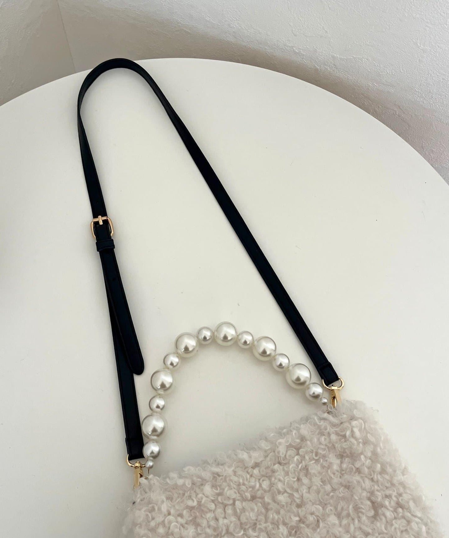 珍珠手柄捲毛絨單肩包