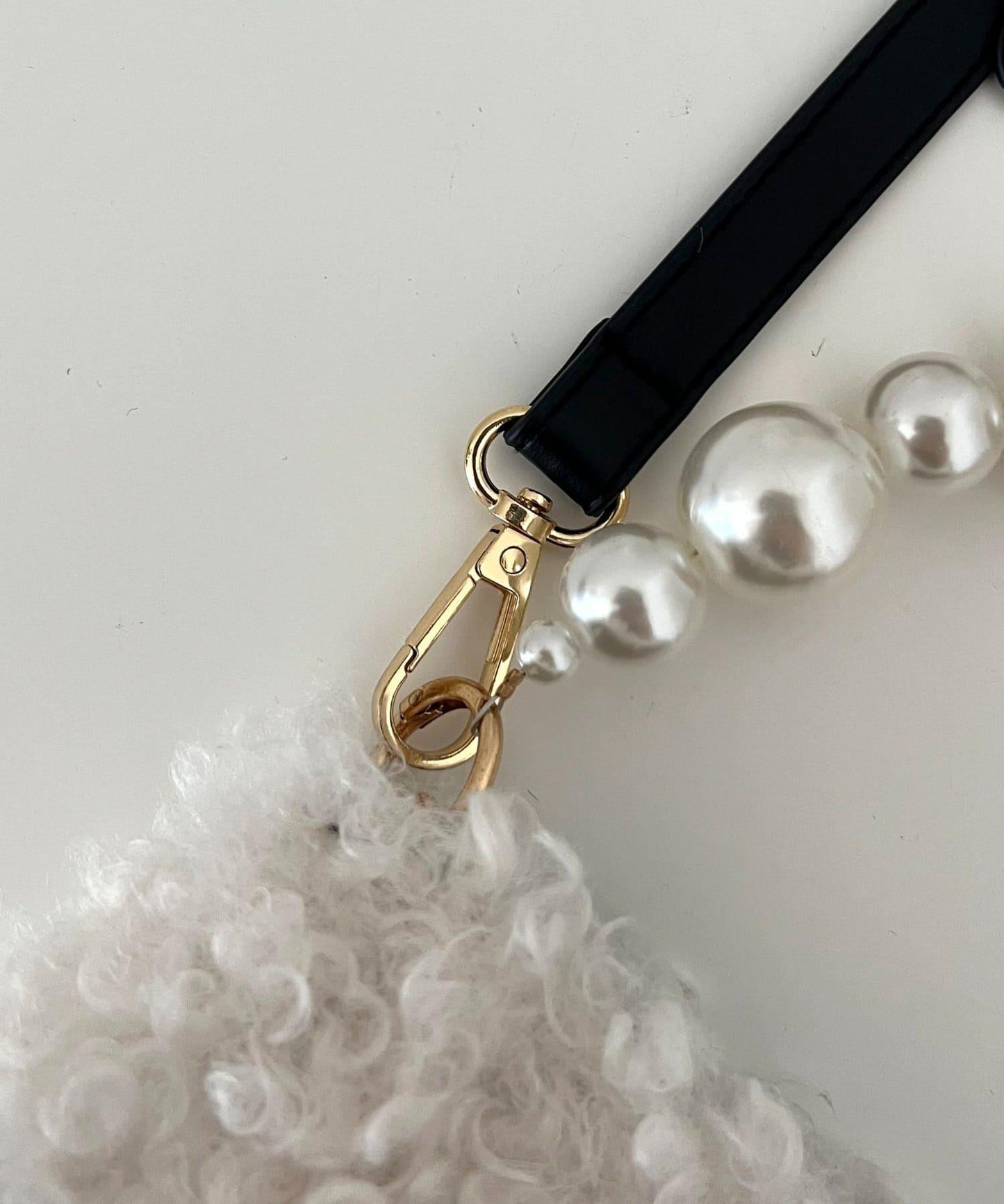 珍珠手柄捲毛絨單肩包