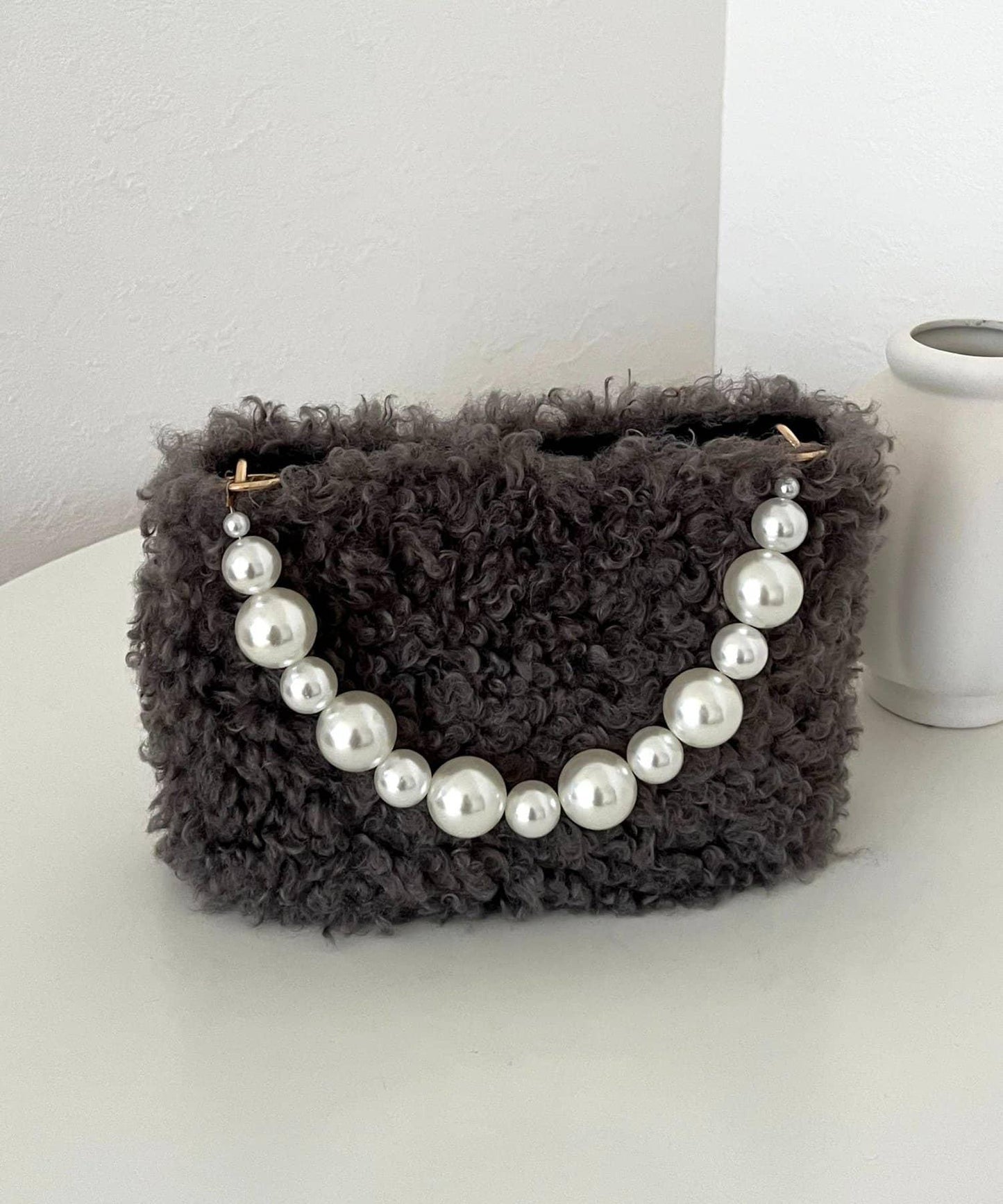 珍珠手柄捲毛絨單肩包