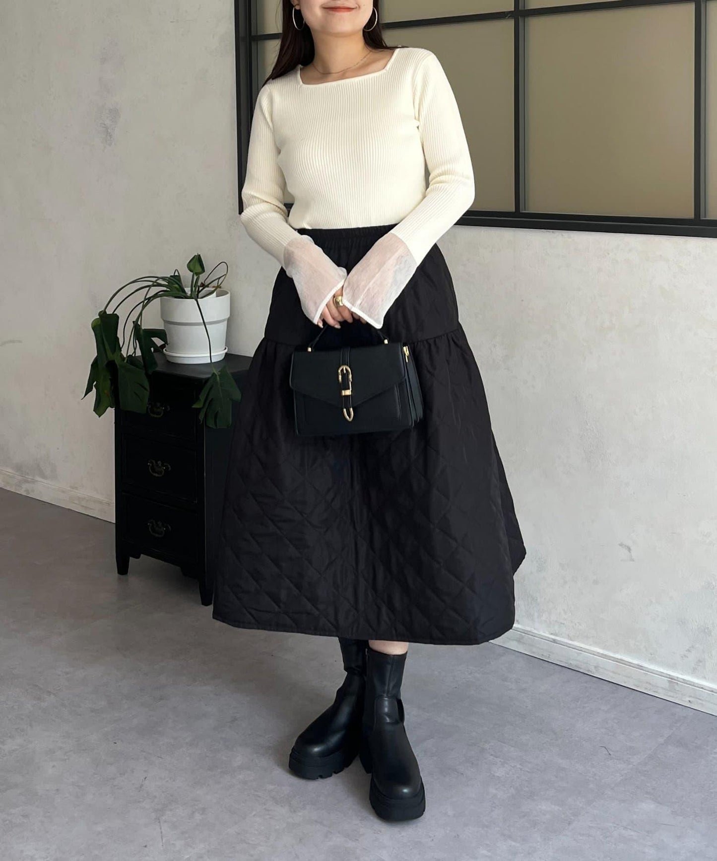 袖部透視方領羅紋針織衫