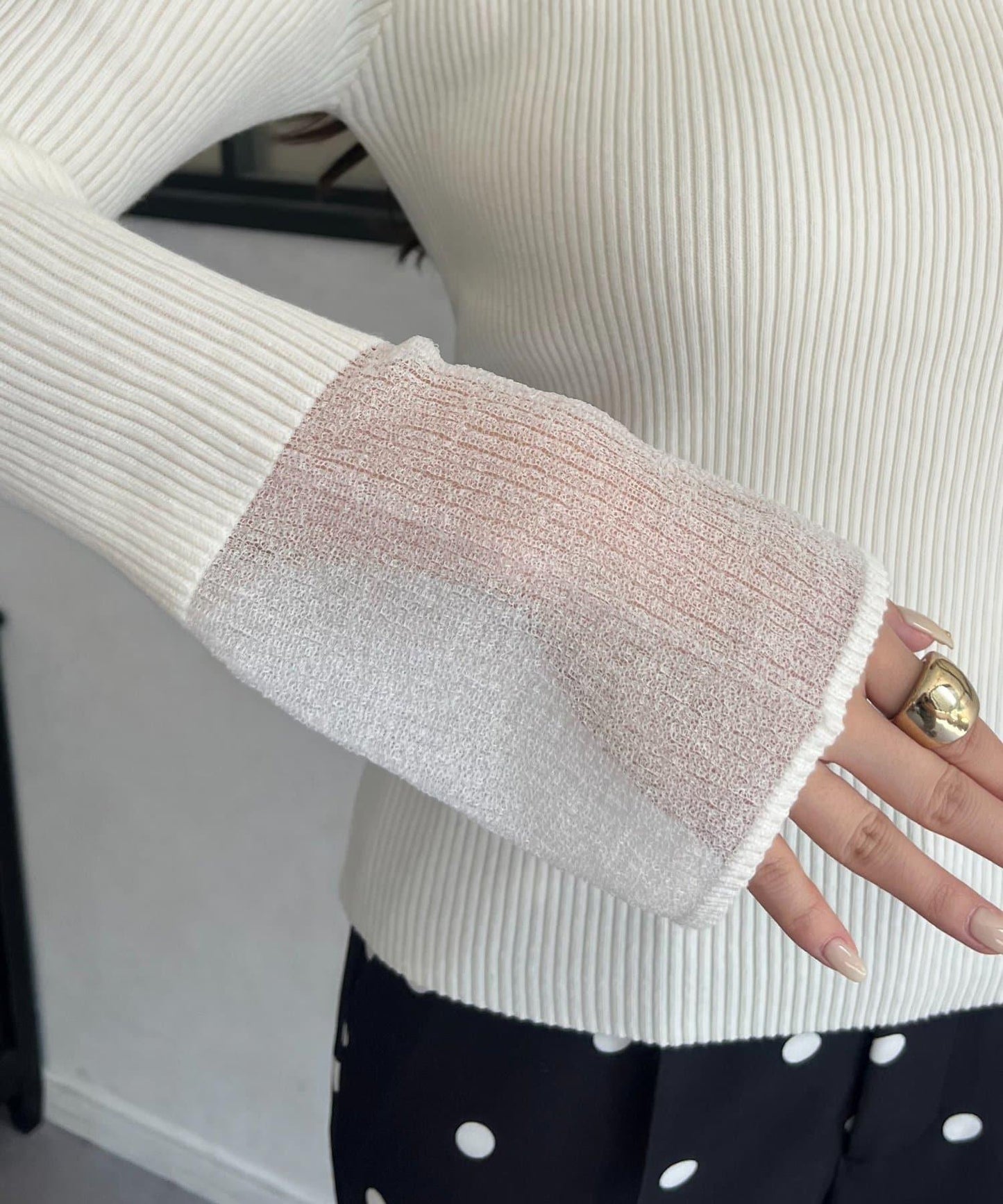 袖部透視方領羅紋針織衫