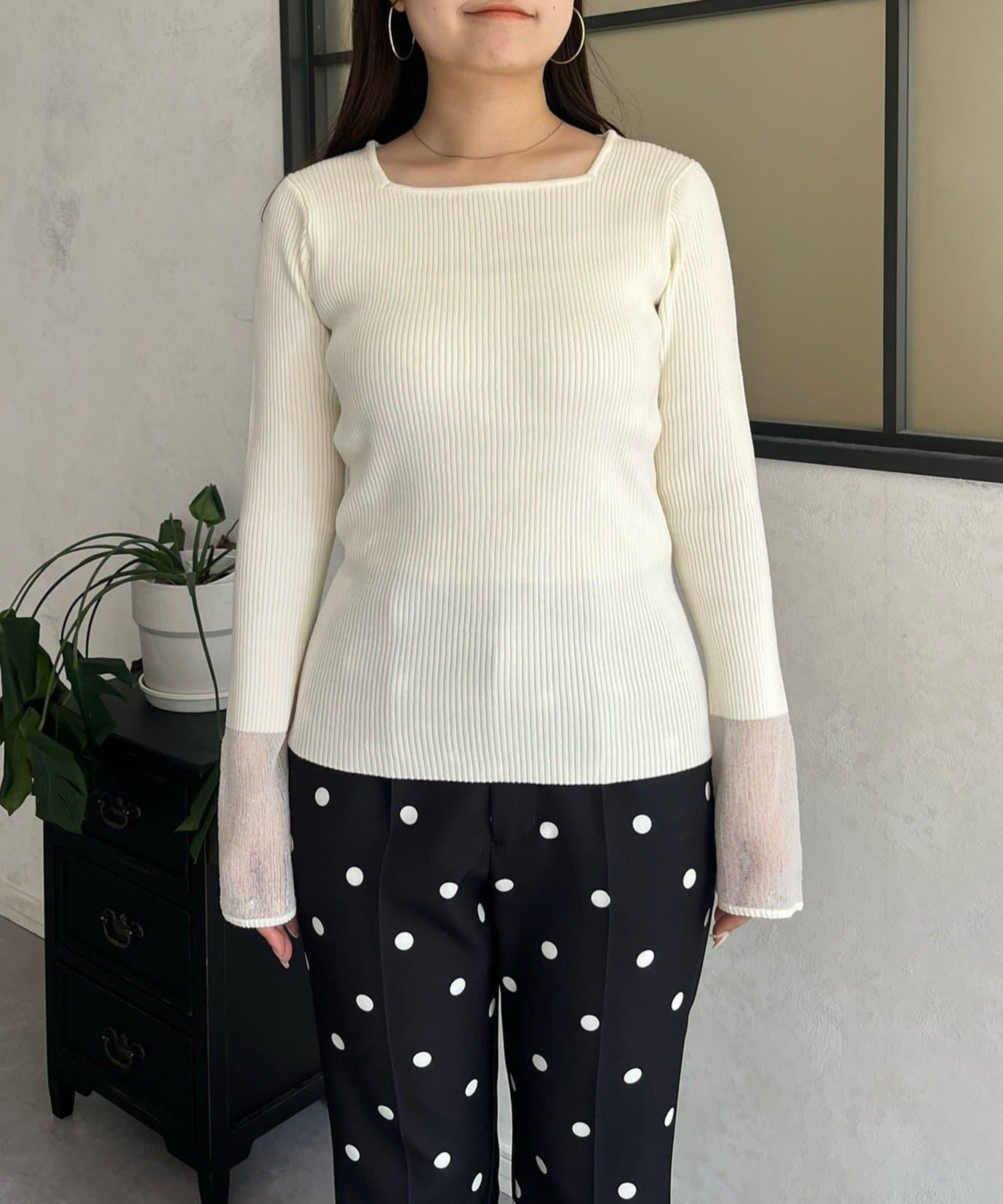 袖部透視方領羅紋針織衫