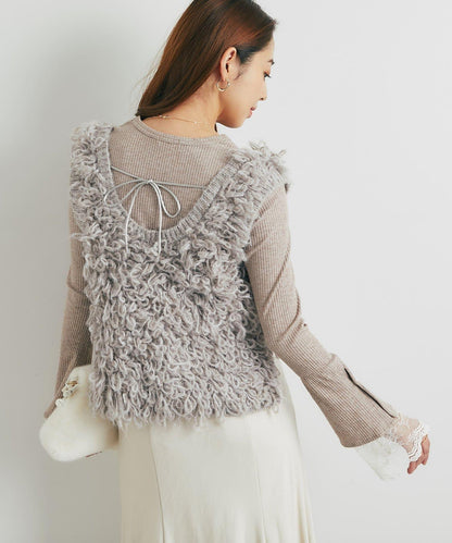 吸睛華麗搭配褶邊針織背心