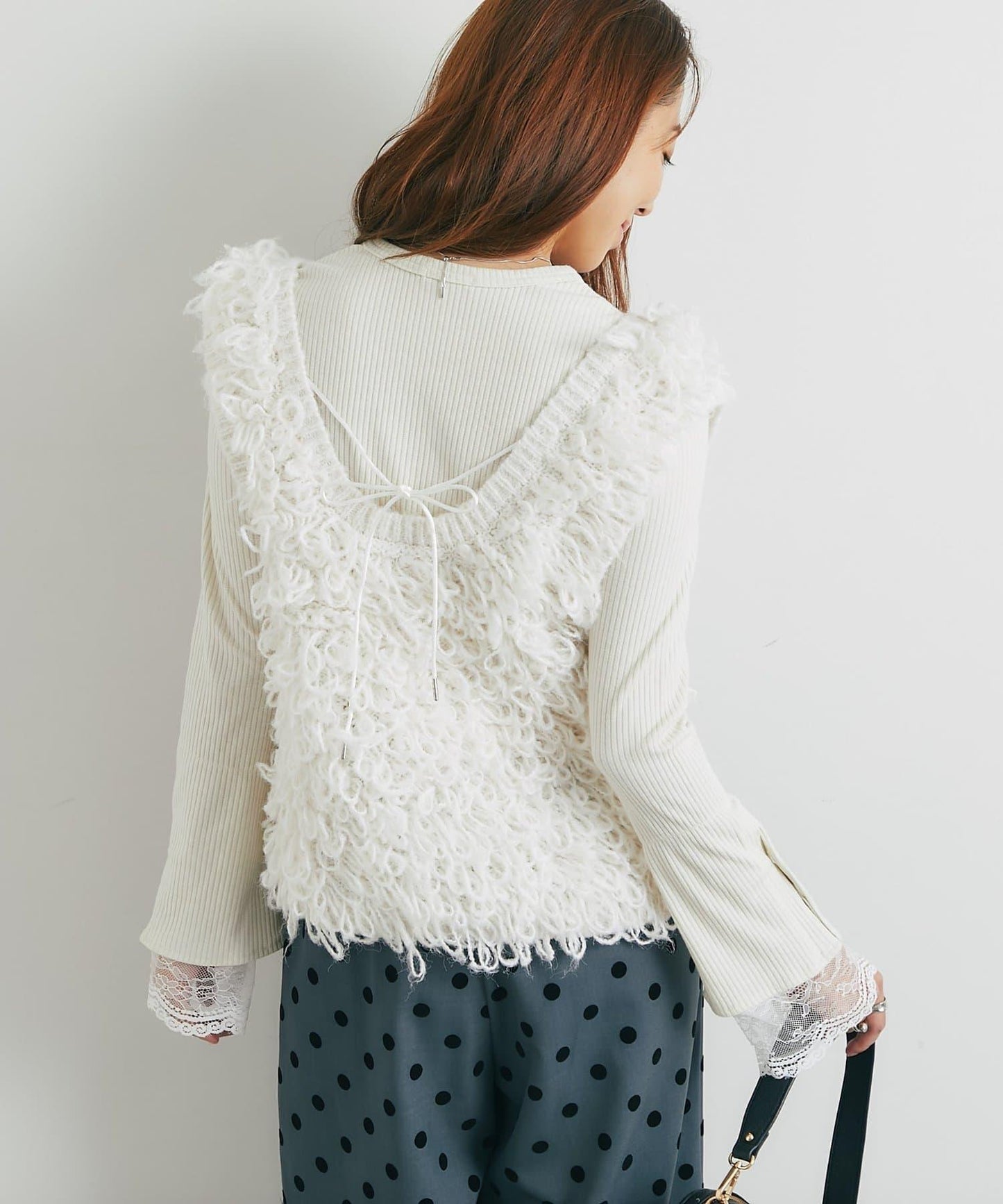 吸睛華麗搭配褶邊針織背心