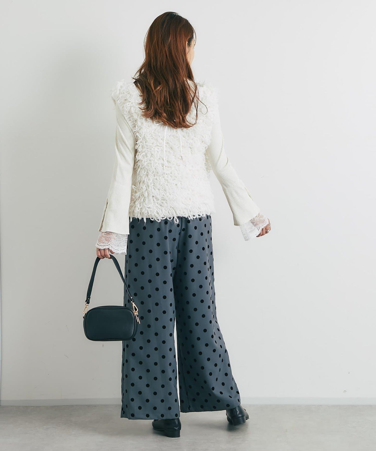 吸睛華麗搭配褶邊針織背心