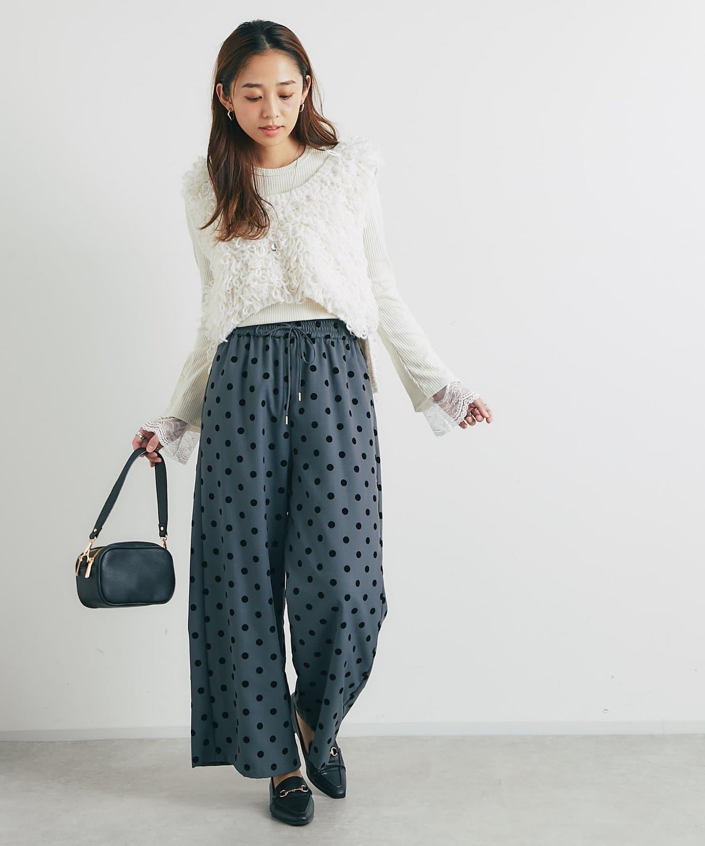 吸睛華麗搭配褶邊針織背心