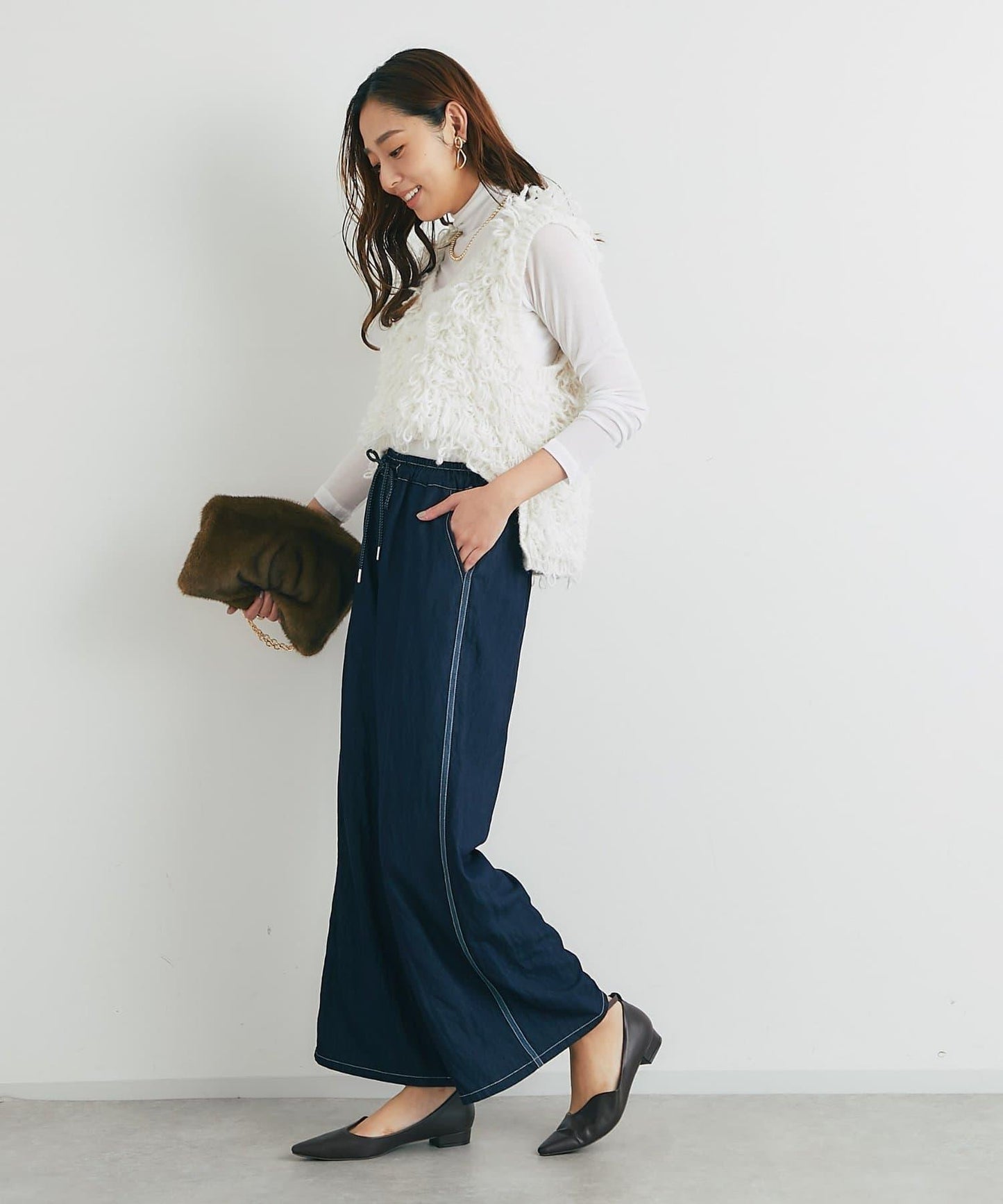 吸睛華麗搭配褶邊針織背心